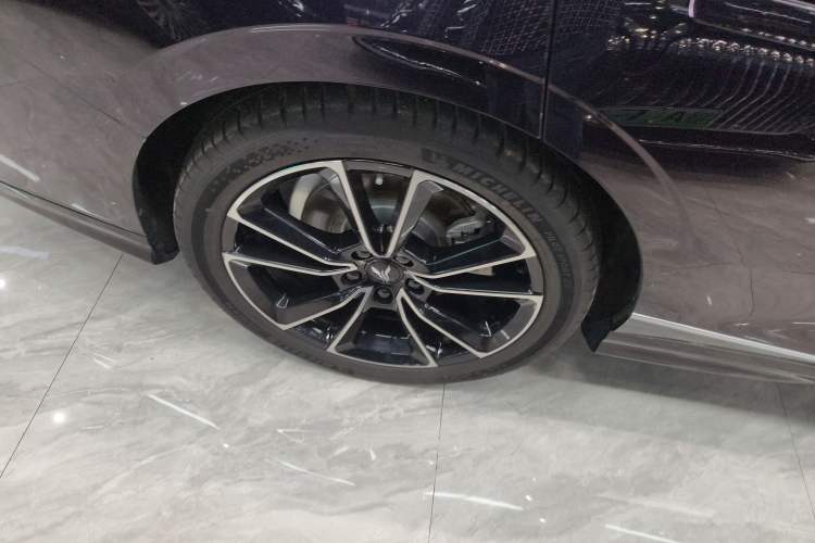 Used VOYAH PASSION 2024 PHEV Four-Wheel Drive Ultra-Long Range Flagship Model Right Rear Wheel Hub