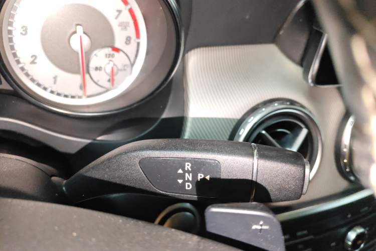 Used Mercedes-Benz GLA 2016 GLA 220 4MATIC Fashion Edition Gear Lever