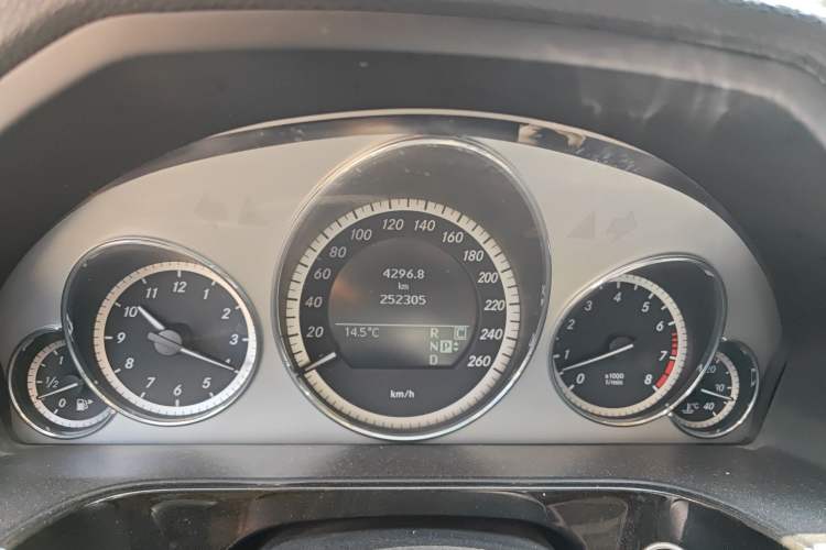 Used Mercedes-Benz E-Class 2009 E 300 Fashion Model Instrument Cluster