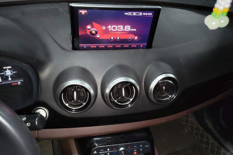 Used Wey VV7 2017 2.0T Flagship Model Audio And AC Panel