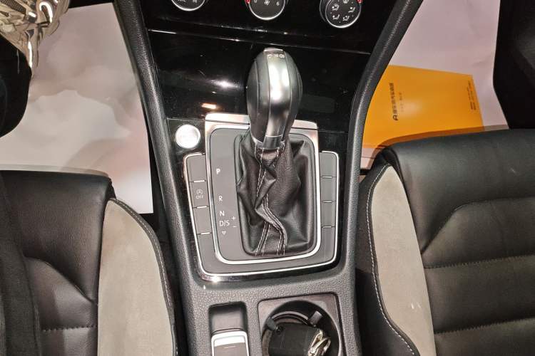 Used Volkswagen Golf 2020 Charming Edition 280TSI DSG R-Line
