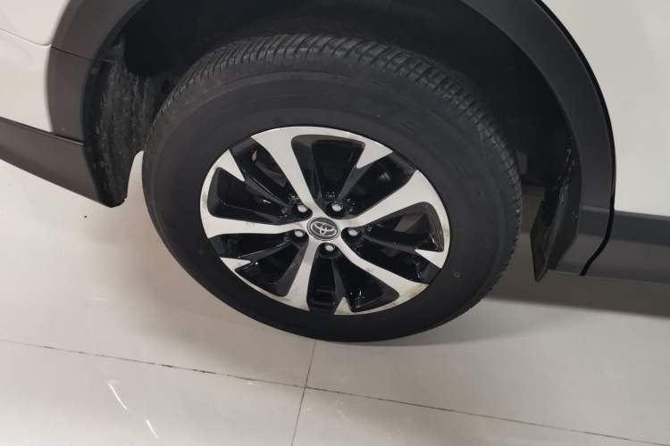 Used Toyota RAV4 2019 2.0L CVT Two-Wheel Drive Pioneer Edition China V Standard
