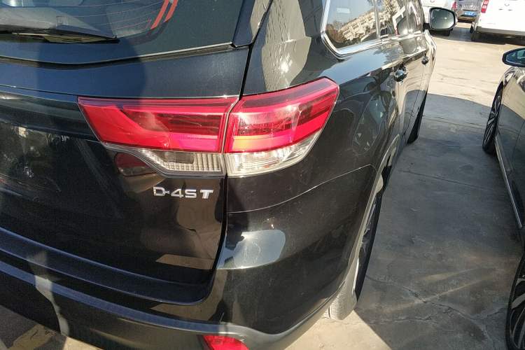 Used Toyota Highlander 2018 2.0T Two-Wheel Drive Elite Edition 5 Seats Emission Standard China V
