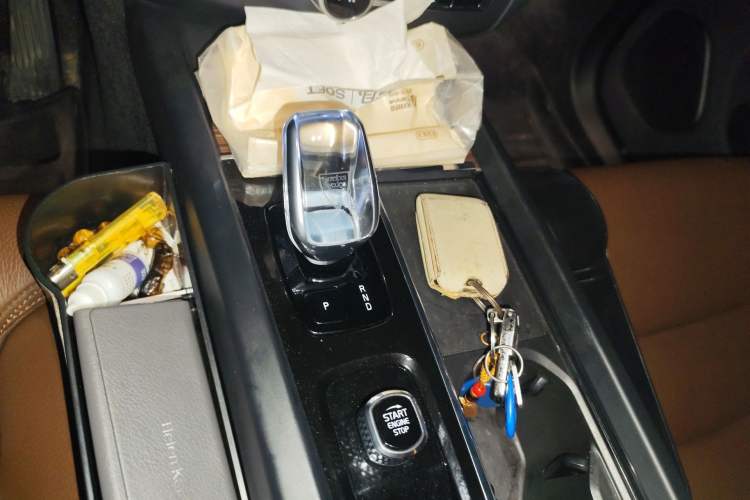 Used Volvo XC60 New Energy 2023 T8 Plug-in Hybrid Long-Range All-Wheel Drive Smart & Luxurious Enjoyment Edition Gear Lever