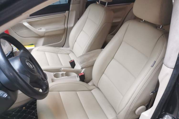 Used Volkswagen Sagitar 2010 1.4 TSI Automatic Luxury Model Left Front Seat