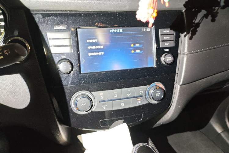 Used Nissan X-Trail 2017 2.0L CVT Comfort Edition 2WD Audio And AC Panel