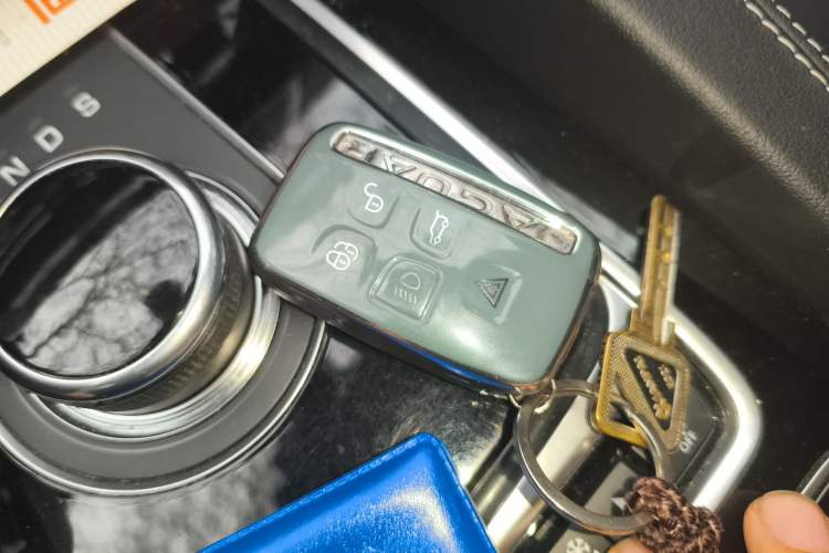 Used Jaguar F-PACE 2016 2.0T Two-Wheel-Drive R-Sport Sport Edition Vehicle Key