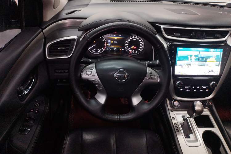 Used Nissan Murano 2019 2.5L XL Two-Wheel Drive Smart Connect Luxury Edition China VI Standard Steering Wheel