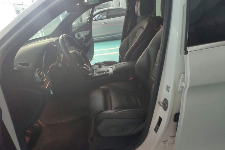 Used Mercedes-Benz GLC 2022 Facelifted GLC 260 L 4MATIC Dynamic Edition Left Front Seat