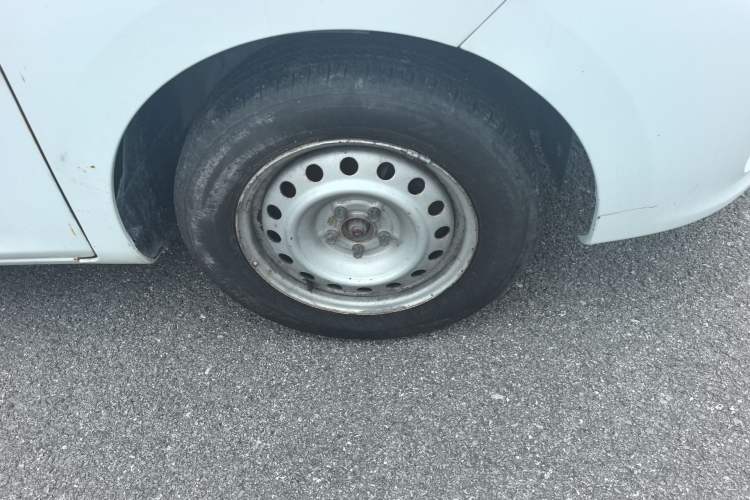 Used Jinbei F50 2017 1.5L Manual Utility Version China V Standard Right Front Wheel Hub