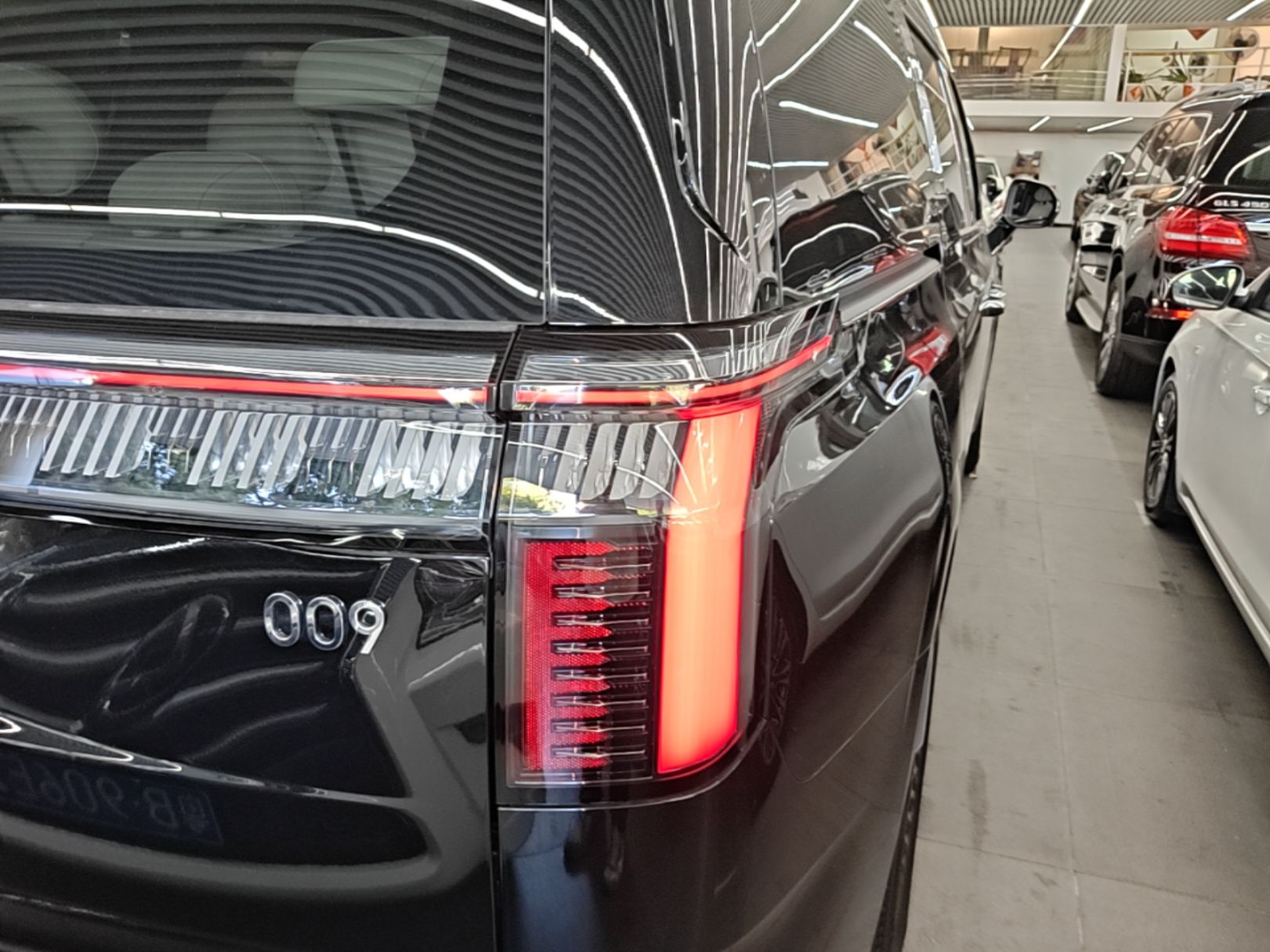 Zeekr 009 2024 7-Seater Aisle Version 108 kWh — снимка 9