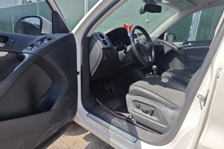 Used Volkswagen Tiguan 2016 300TSI Automatic All-Wheel Drive Fashion Vision Edition Driver Seat