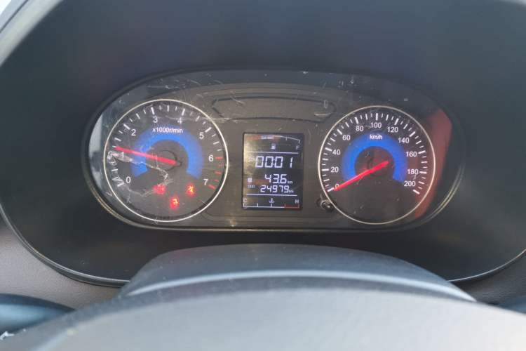 Used Dongfeng Fengon 380 2022 1.5L Comfort-Class Passenger Vehicle (Steel Spring) with 7 Seats
