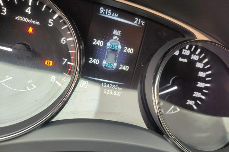 Used Nissan X-Trail 2014 2.0L CVT Comfort Edition 2WD Odometer Close Up