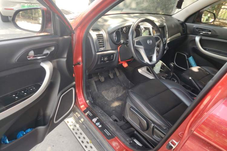 Used CHANGAN CS35 2016 1.6L Manual Luxury Model China IV Standard
