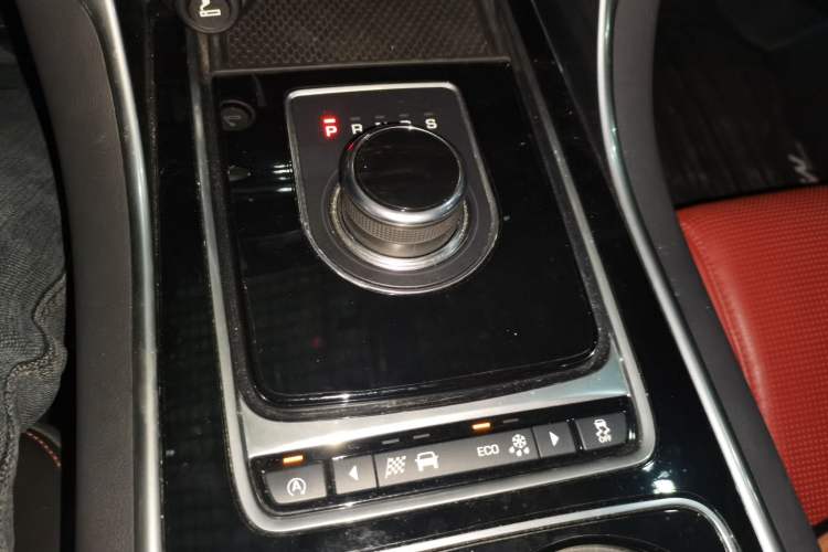 Used Jaguar XE 2017 2.0T 200 PS R-Sport
