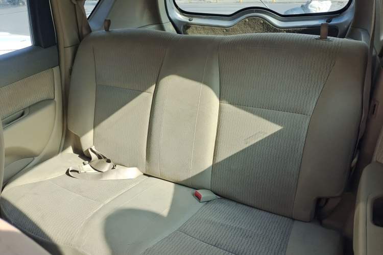 Used Nissan Livina 2010 Jingyue Edition 1.6L Manual All-Around Model
