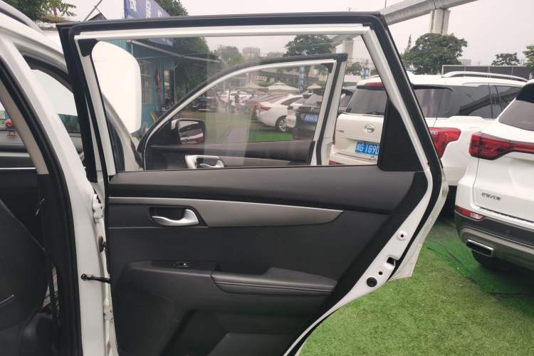 Used Kia Sportage R 2019 2.0L Automatic Smart Luxury Edition Interior 6