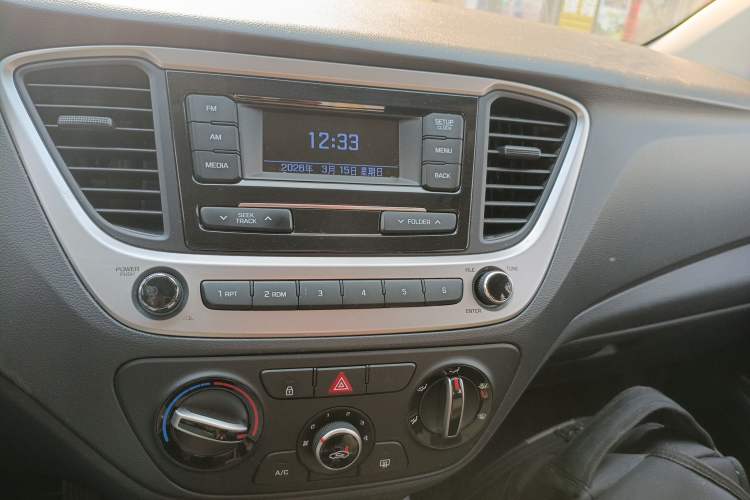 Used Hyundai Verna (new generation) 2016 1.4L Manual Cool Edition GLS Audio And AC Panel