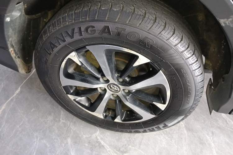 Used Toyota RAV4 2016 2.0L CVT Two-Wheel Drive Fashion Edition China V Standard Right Rear Wheel Hub