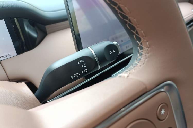 Used Wuling Bingo S 2025 Model 325km Deluxe Edition Gear Lever