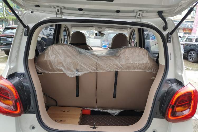 Used Wuling Hongguang MINIEV 2025 Four-Door Version Advanced Edition Trunk