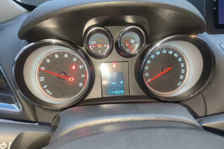 Used Buick Encore 2015 1.4T Automatic Two-Wheel Drive Urban Elite Version
