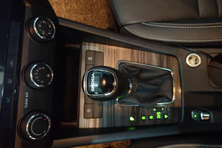 Used Skoda Octavia 2017 1.6L Automatic Smart Drive Edition