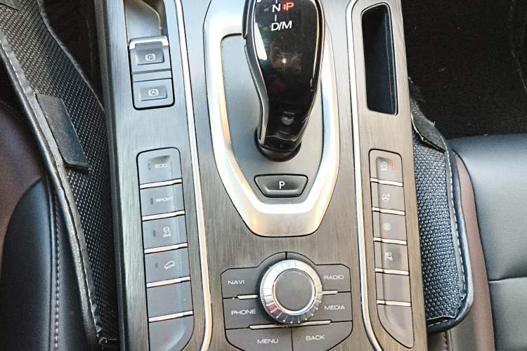 Used Wey VV5 2020 1.5T Two-Wheel Drive Color Pioneer
