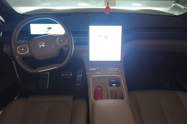 Used Nio ES8 2024 75 kWh Executive Edition Center Console