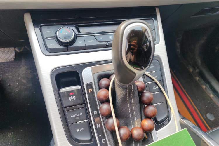 Used Geely Auto Emgrand X7 Sport 2018 1.8TD Automatic Two-Wheel Drive Zhiya Model Gear Lever