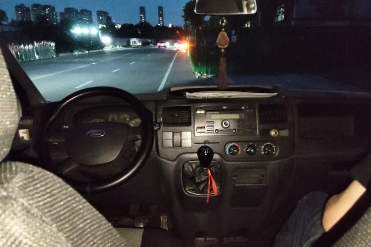 Used Ford Transit Custom 2013 2.4T Diesel Economical Long-Wheelbase Mid-Roof China IV Standard