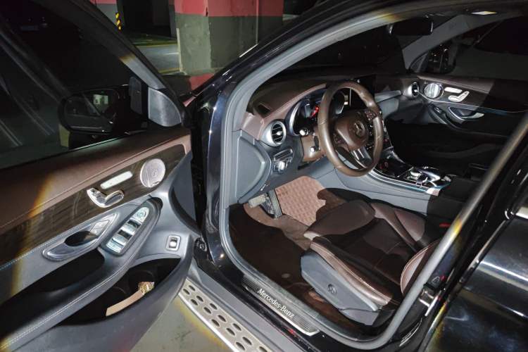 Used Mercedes-Benz GLC 2018 Facelifted GLC 260 4MATIC Dynamic Edition Driver Seat