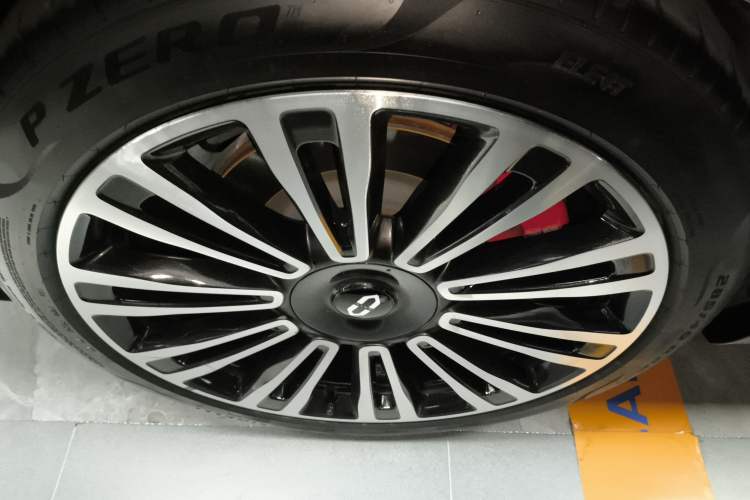 Used Hima AITO M9 2024 Range-Extended Ultra Version 42 kWh 6-Seater Model Right Rear Wheel Hub