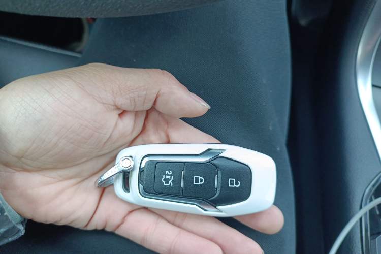 Used Ford Edge 2016 EcoBoost 245 Two-Wheel-Drive Titanium 7-Seater