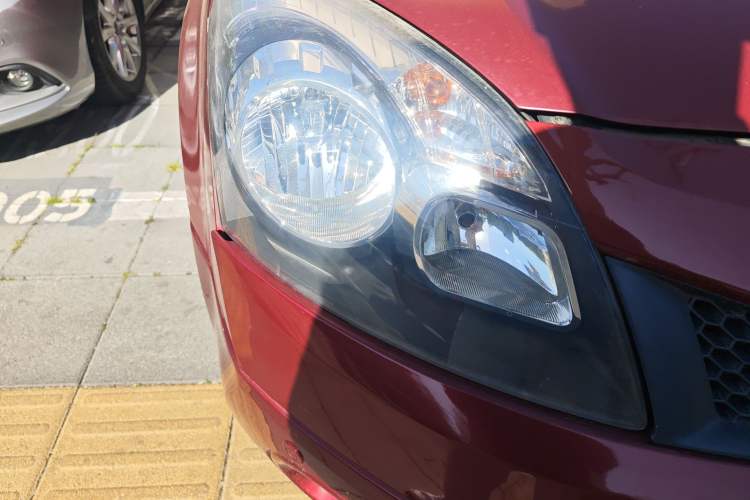 Used Renault Koleos 2010 2.5L Two-Wheel-Drive Luxury Version Right Front Headlight