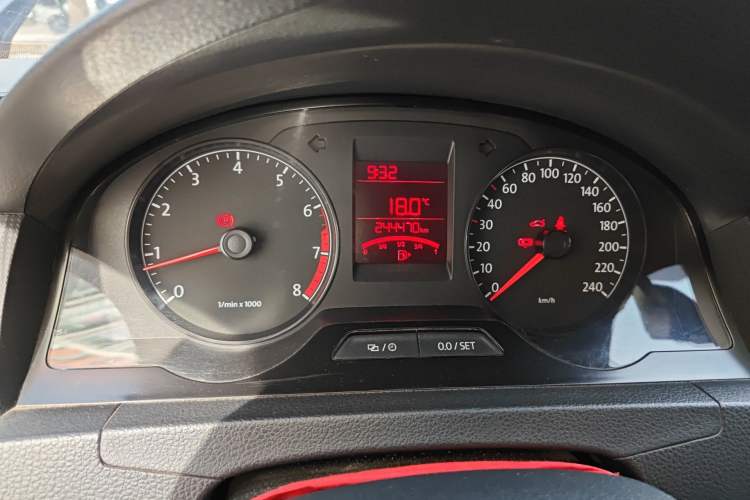 Used Volkswagen Santana 2015 1.6L Manual Fashion Edition