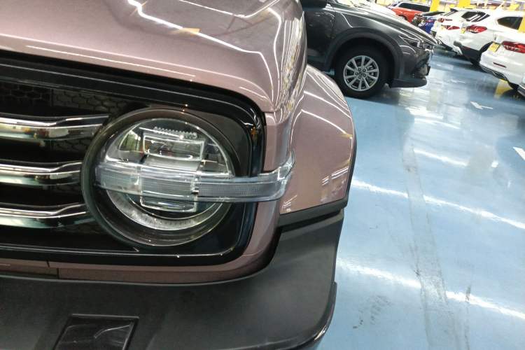 Used Tank 300 2023 City Edition 2.0T—Stylish as Ever Left Front Headlight