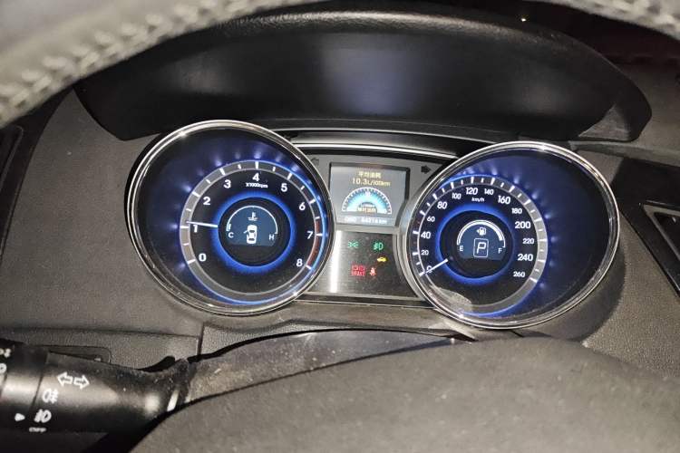 Used Hyundai Sonata 2011 2.0L Automatic Luxury Edition
