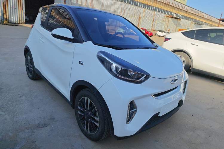 Used Chery QQ Little Ant 2022 Revised Version Sweet Pink Edition Half-Sugar Version Lithium Iron Phosphate 30.7 kWh 30 kW 301 km Front Right 45 Deg