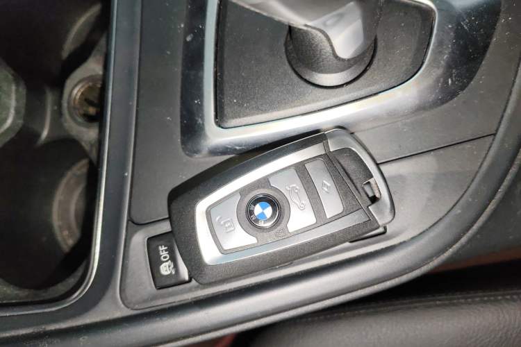 Used BMW 3 Series 2016 320Li Ambition Model
