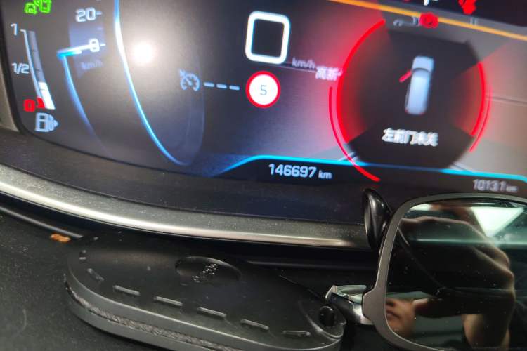 Used Peugeot 5008 2017 380THP 7-Seater Luxury Edition Odometer Close Up