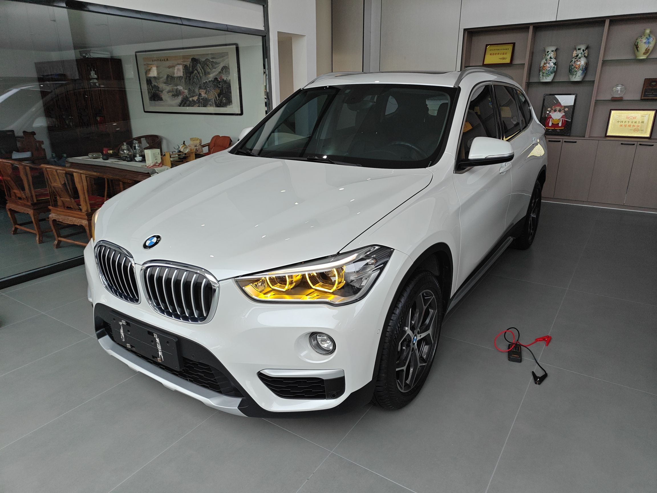 Под передней частью автомобиля