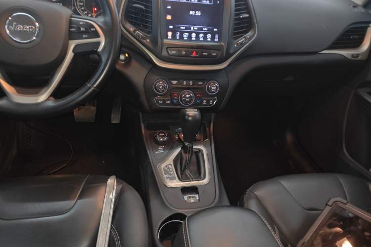 Used Jeep Cherokee 2016 2.4L Professional Edition Gear Lever