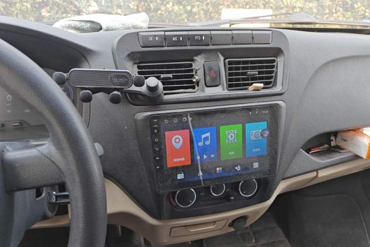 Used CHANGAN KAICHENG Ruixing EM80 2022 Flat-Top Double-Door 2-Seater 60kW 41.86kWh Audio And AC Panel