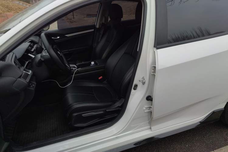 Used Honda Civic 2019 220TURBO CVT Dynamic Edition China VI Emission Standard Left Front Seat