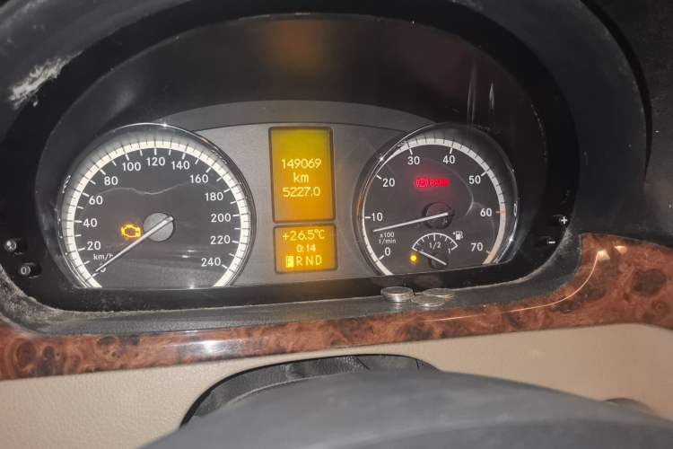 Used Mercedes-Benz Viano 2010 2.5L Luxury Edition
