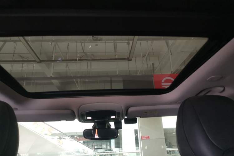 Used Jeep Commander 2018 2.0T Two-Wheel Drive Enjoy Edition China V Headliner