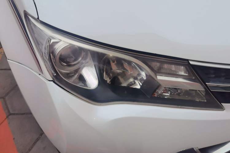 Used Toyota RAV4 2015 2.0L CVT Two-Wheel Drive Fashion Edition
