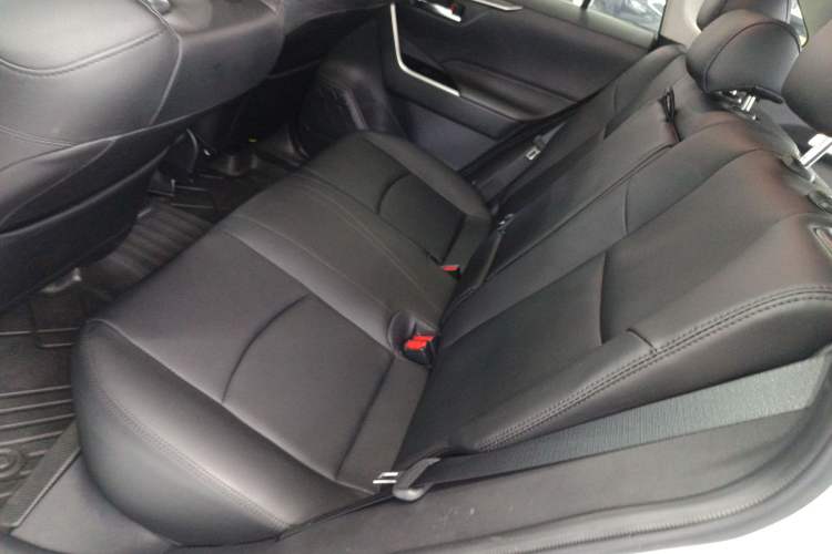 Used Toyota RAV4 2024 2.0L CVT Two-Wheel Drive Fashion Edition Left Rear Seat